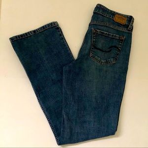 Levi's signature midrise bootcut jeans size 6